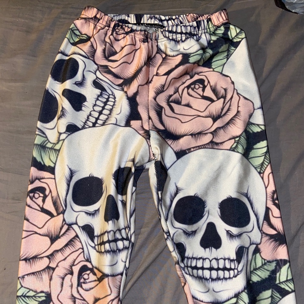 Skull and flower leggings